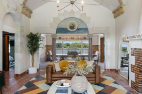 Top-Floor Riverside Retreat Timeless Charm & Views